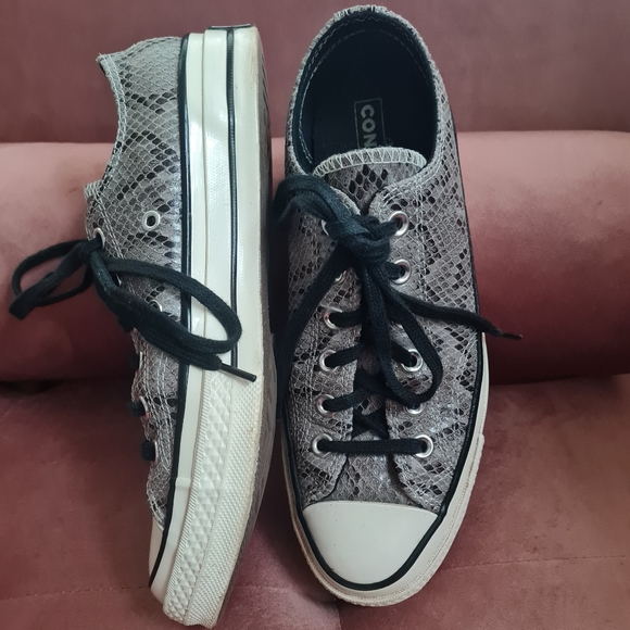 Converse 'reptile' suede low tops, size 8 - Picture 2 of 4